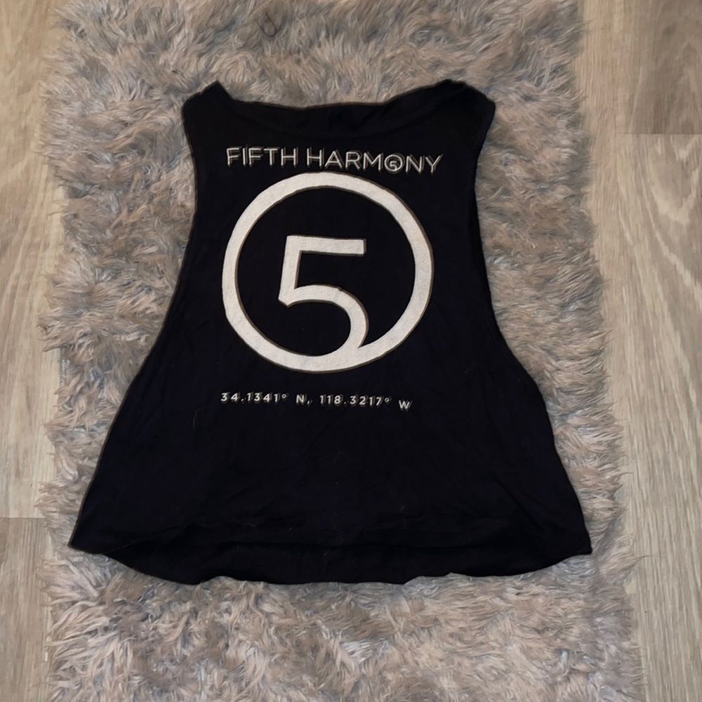 Black sleeveless back out shirt